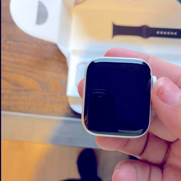 SERIES 5 APPLE WATCH ⌚️ - Picture 3 of 3